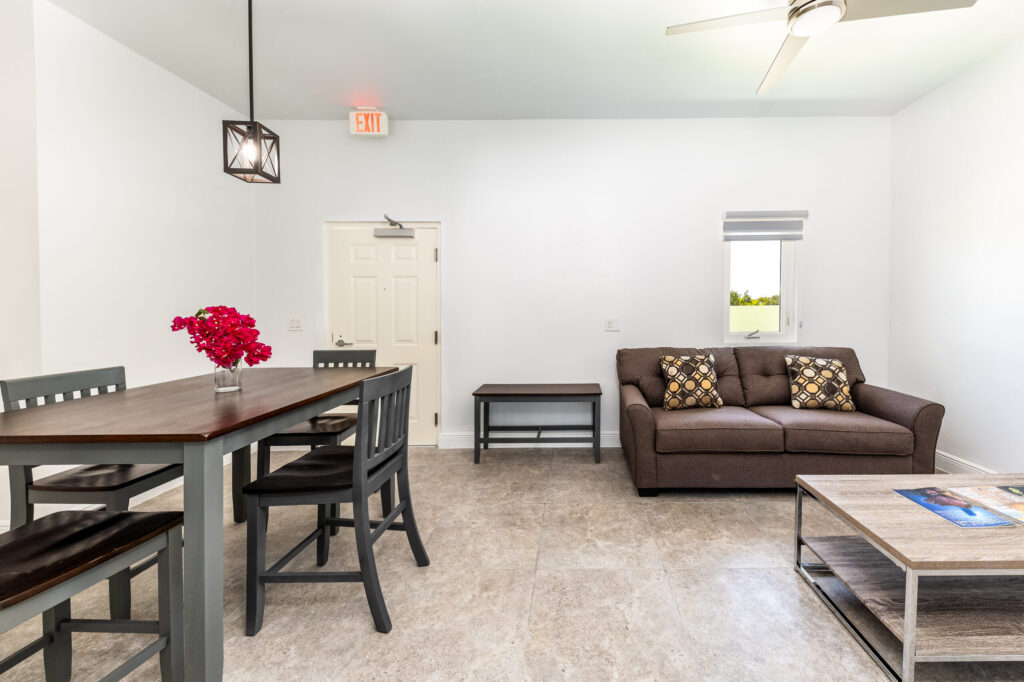 dining and lounge area in room